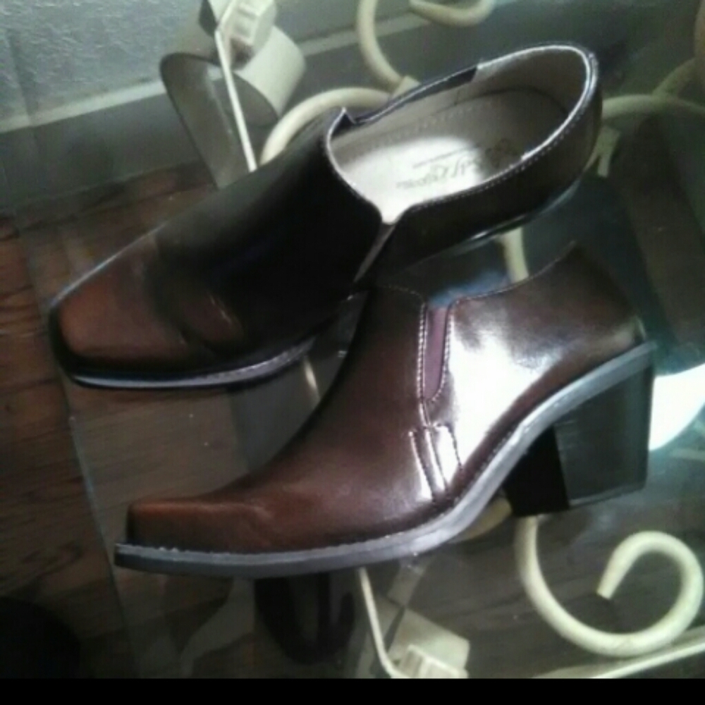 👢NWOT Brown Cowboy Style Boots